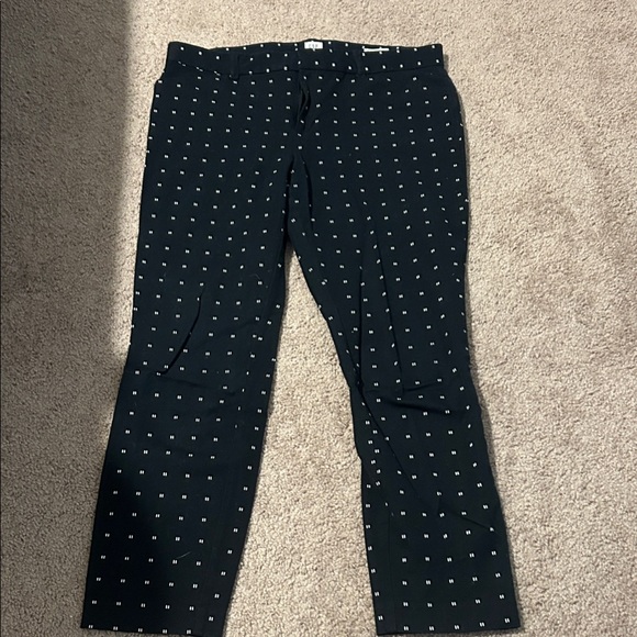 GAP Pants - Black signature skinny ankle pants with pattern